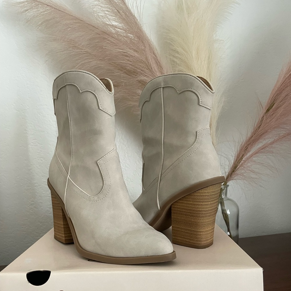 LC Lauren Conrad Cream Ankle Booties with Western Flair
